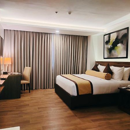 Hotel Marciano Calamba  Buitenkant foto