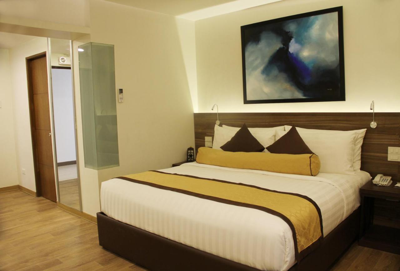 Hotel Marciano Calamba  Buitenkant foto