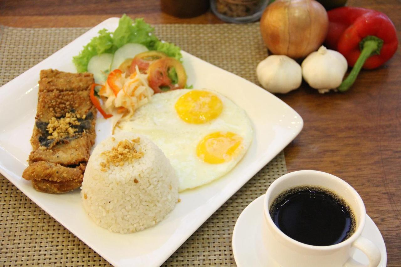 Hotel Marciano Calamba  Buitenkant foto