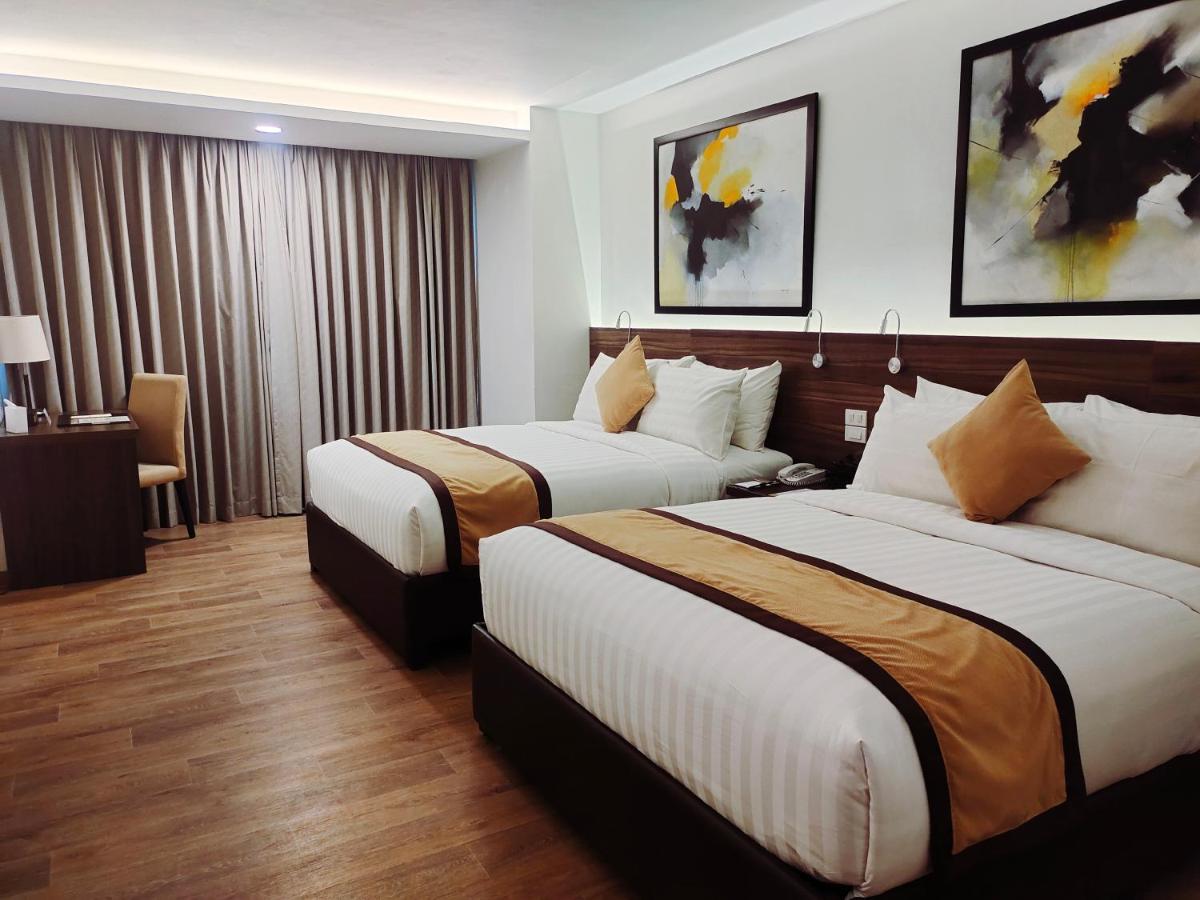 Hotel Marciano Calamba  Buitenkant foto